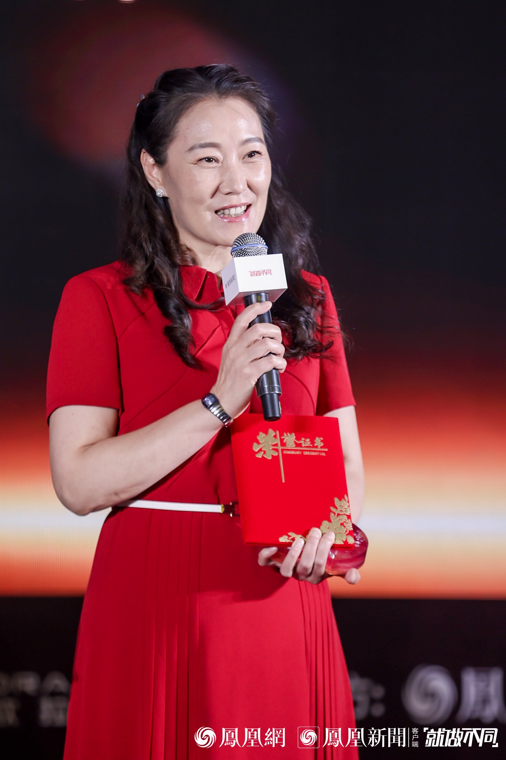 北京兴隆小学校长陈凤伟：女性是立体的全方位的 养育责任不能过度向女性倾斜