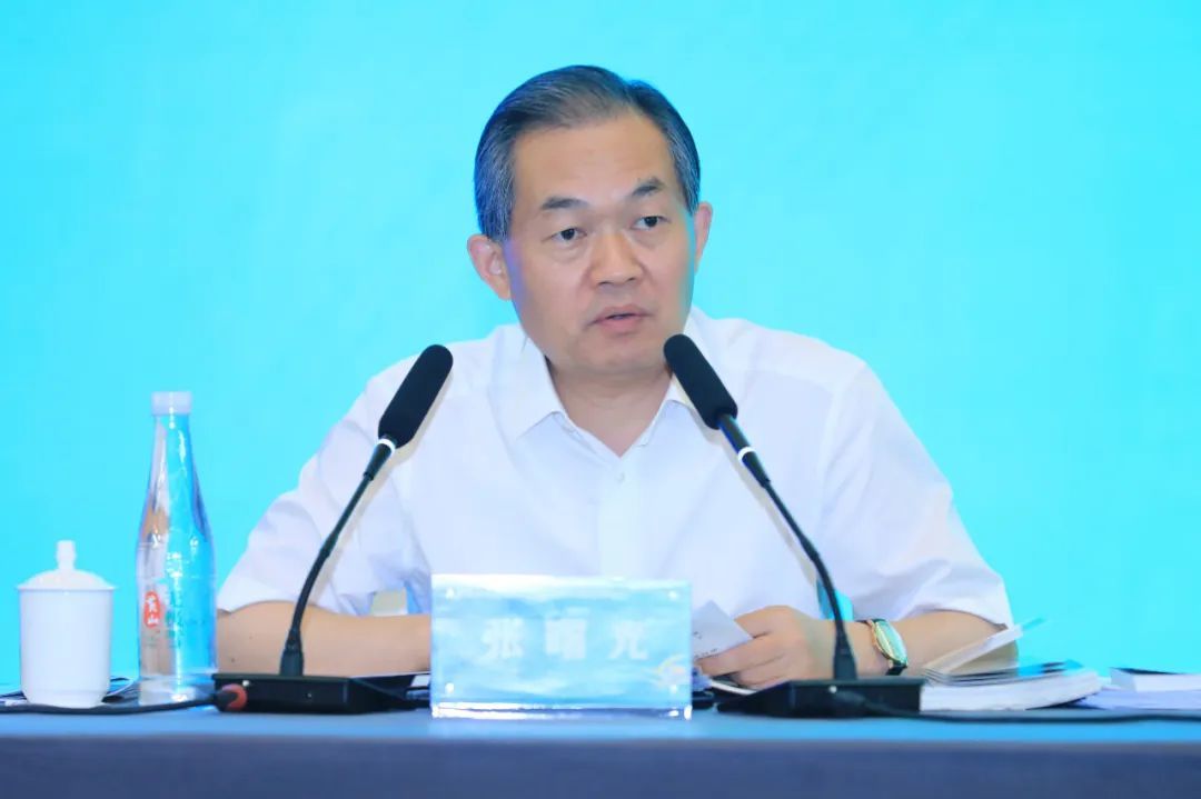 副省长张曙光主持会议并讲话