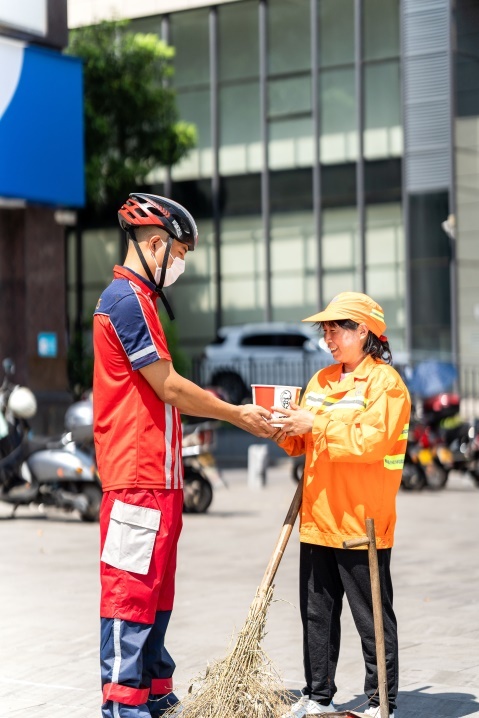 肯德基红骑士惊喜桶,为烈日下努力的你加油