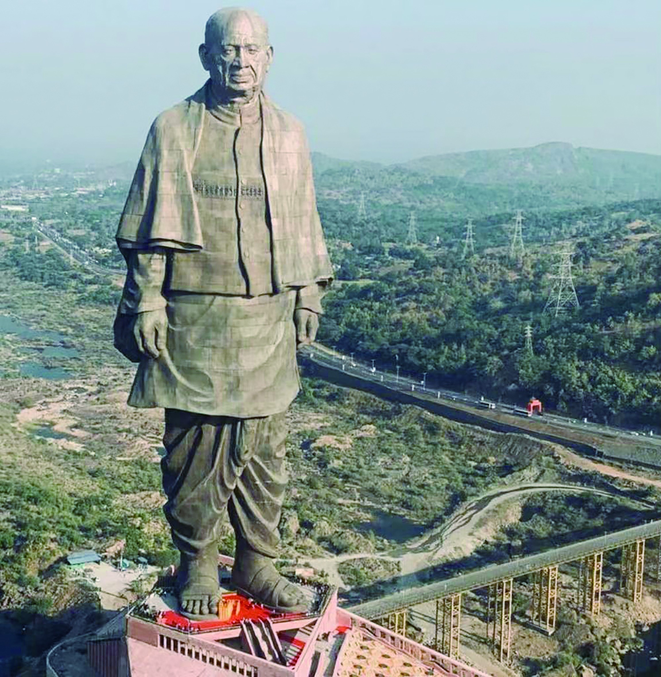 印度巨型雕像身后是政治与宗教