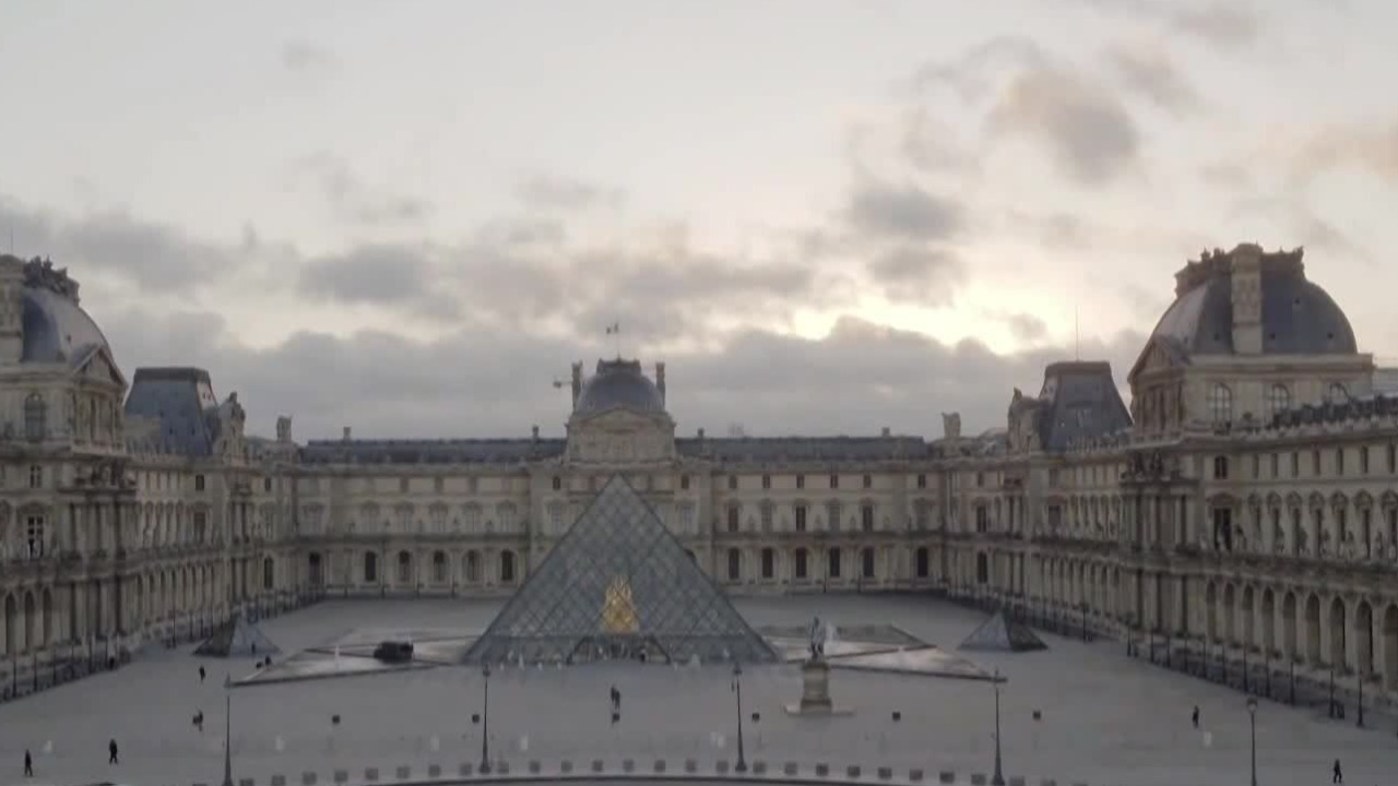 1981年杰克·朗提议让卢浮宫成为世界上最大的博物馆，贝聿铭负责此工程