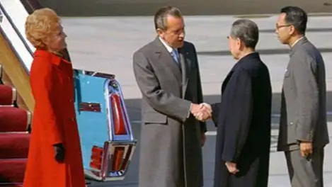 1972年尼克松访华，中美终于跨越意识形态的鸿沟