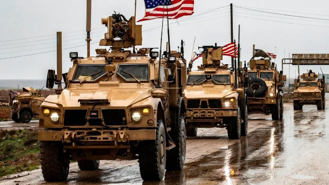 美国在叙利亚非法驻军本月第三次盗运叙利亚石油