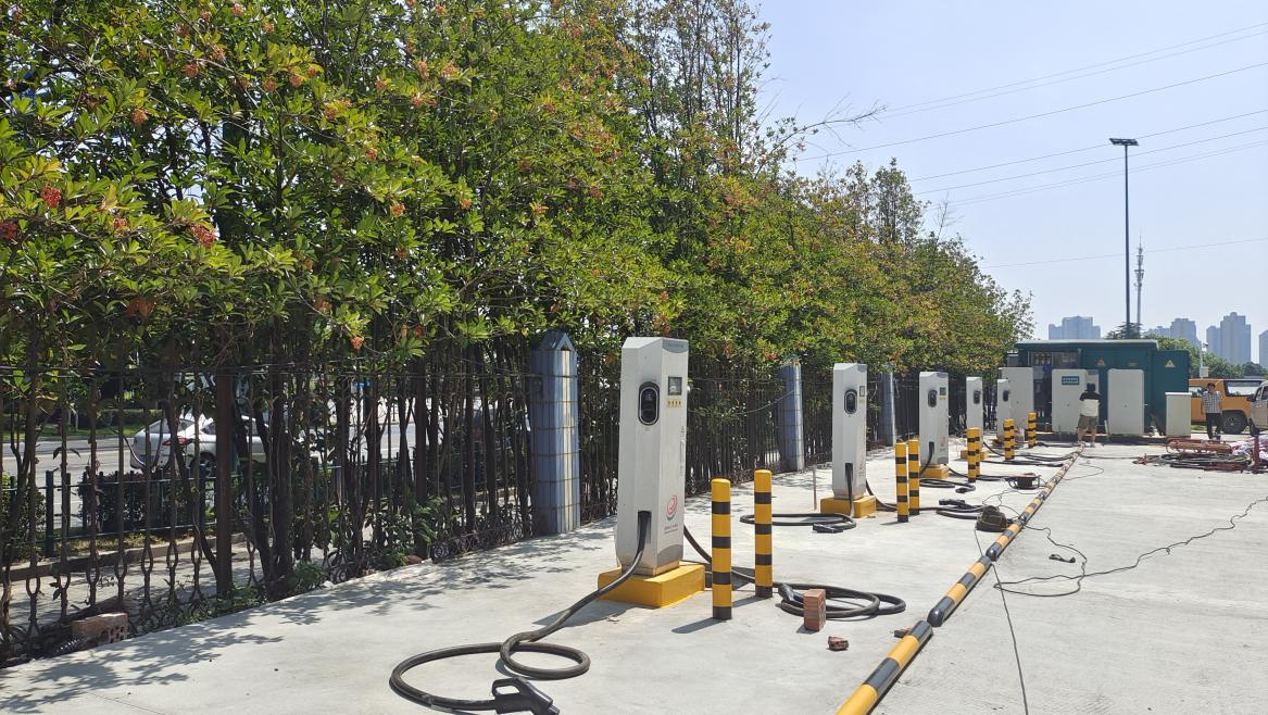 长沙县新增一充电站12辆车可同时充电