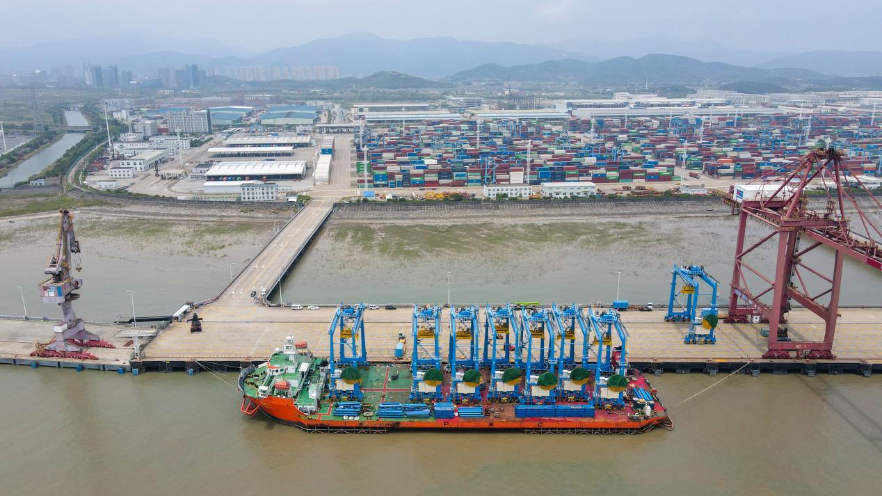 据悉,近期,宁波舟山港梅山港区集装箱码头将总计到港15台轮胎式远控