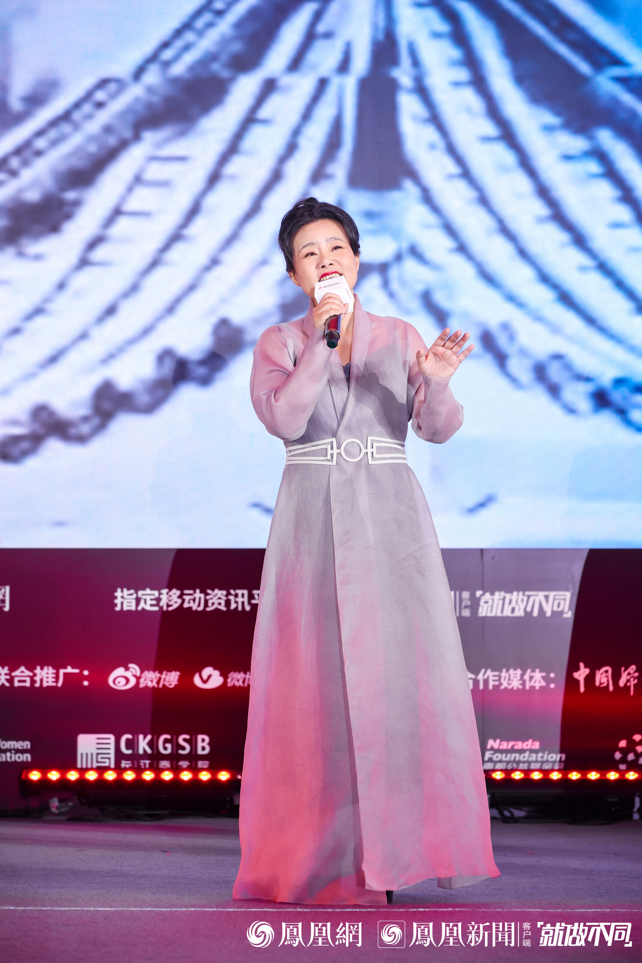 她势界&middot; 凤凰网2022女性影响力大赏九大奖项揭晓 见证改变世界的“她”