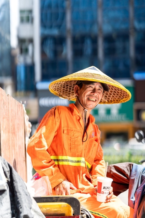 肯德基红骑士惊喜桶,为烈日下努力的你加油