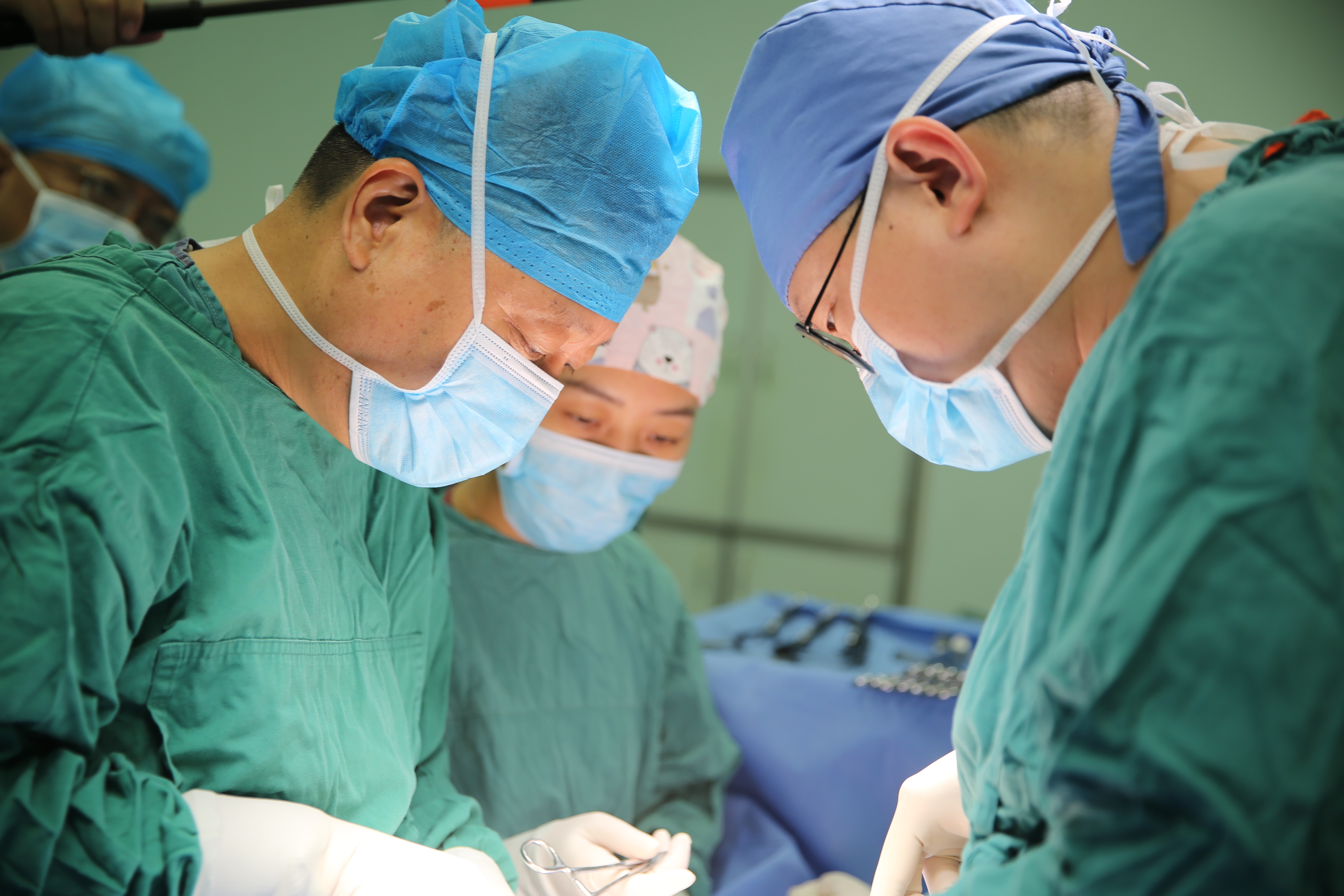 西安交大二附院医生手记：年轻女士查出卵巢恶性肿瘤 手术后重新拥抱生活