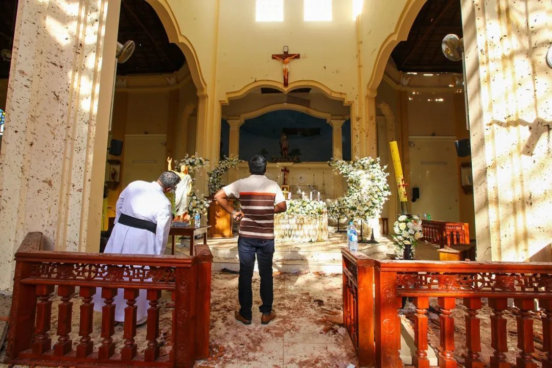 2019年4月21日，斯里兰卡尼甘布，圣塞巴斯蒂安教堂爆炸现场。首都科伦坡及附近地区当天已发生八起爆炸。