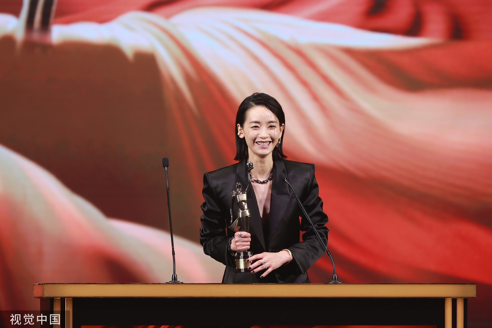 第40届香港电影金像奖谢贤刘雅瑟获最佳男女主角奖