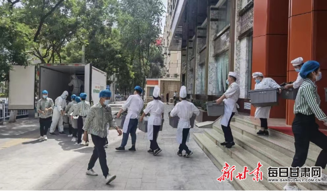 搬运盒饭