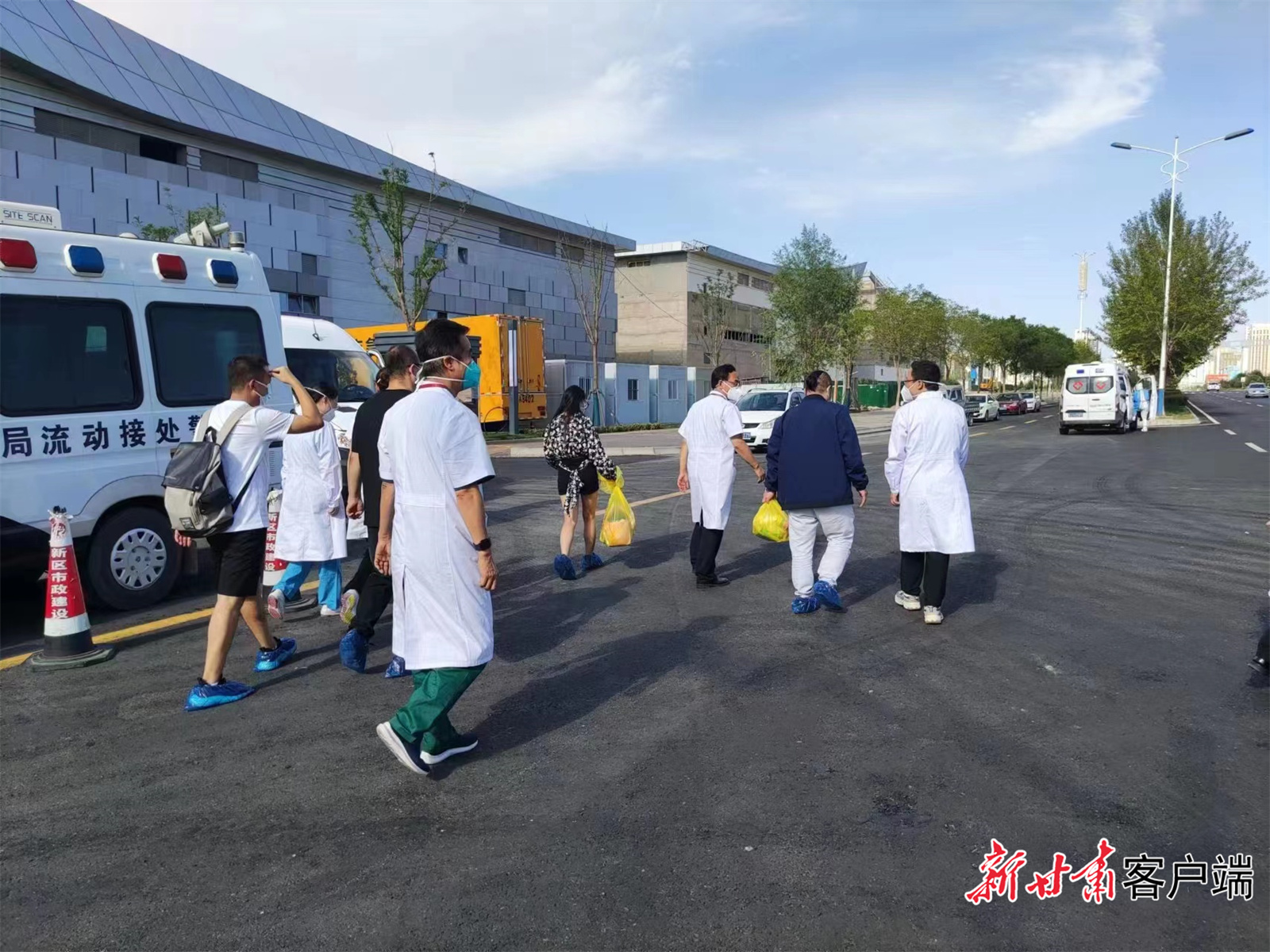 出舱了！兰州新区方舱医院首批8名感染者解除隔离