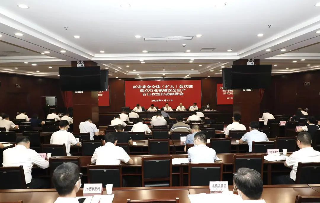 惠山区委副书记程松坚守底线统筹抓好疫情防控和安全生产工作