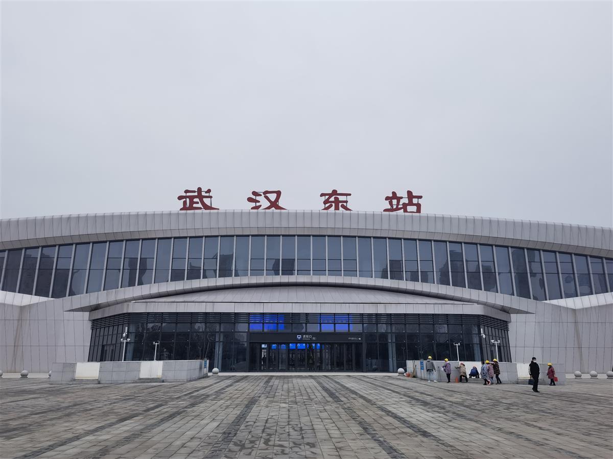 即将开通的武汉东站配套我省最大P+R换乘停车场。（湖北日报全媒记者 戴辉 摄）