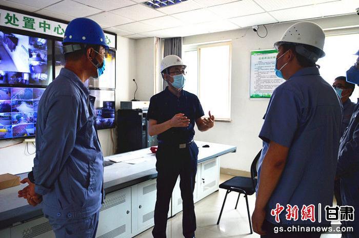 吴树宏到所属企业金创绿丰公司开展调研。