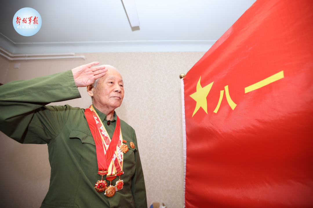 朱玉生：1929年9月出生，1944年9月入伍，1947年7月加入中国共产党。