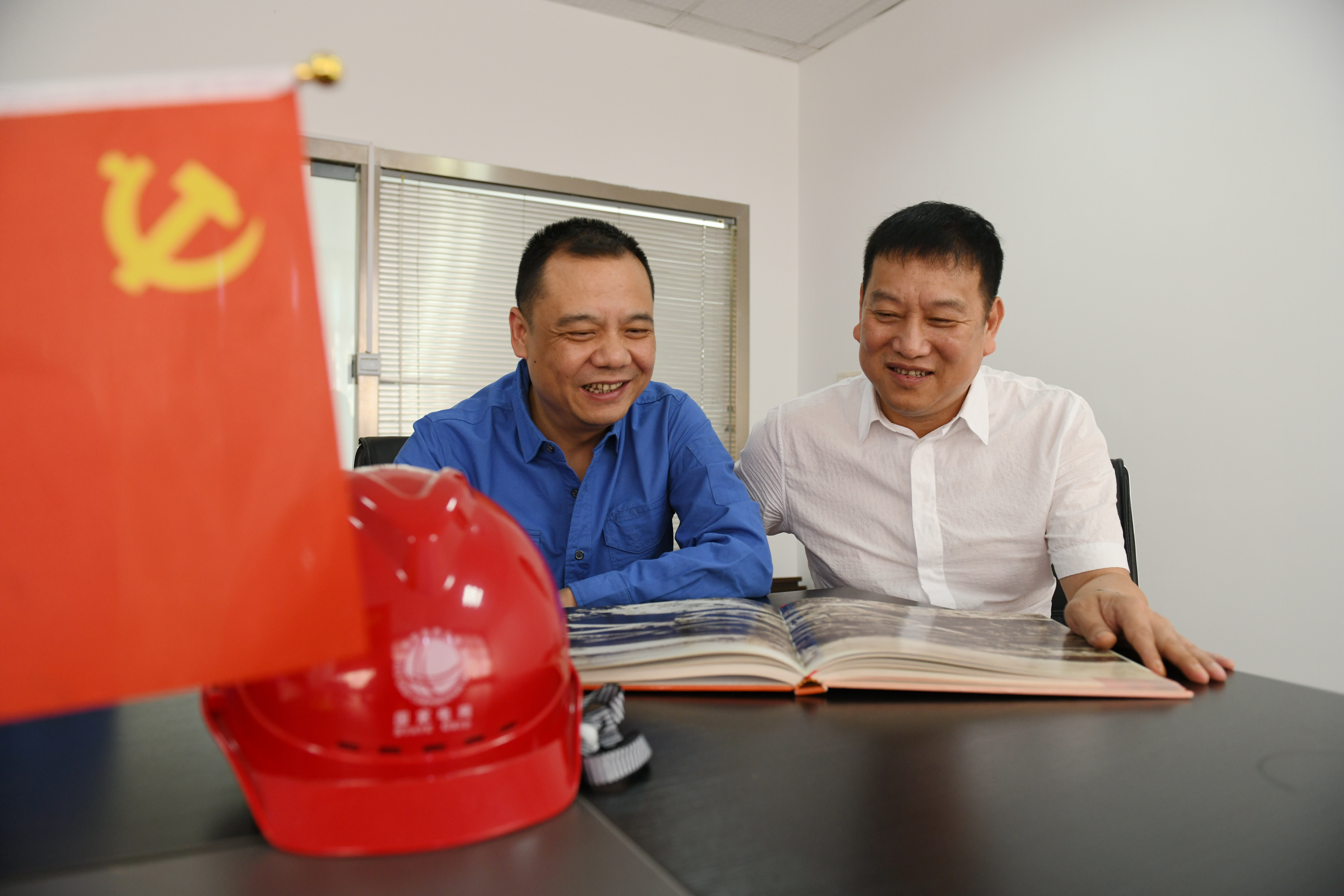 更为了见一见自己的老战友——同样在中国海军某部队服役过的陈春