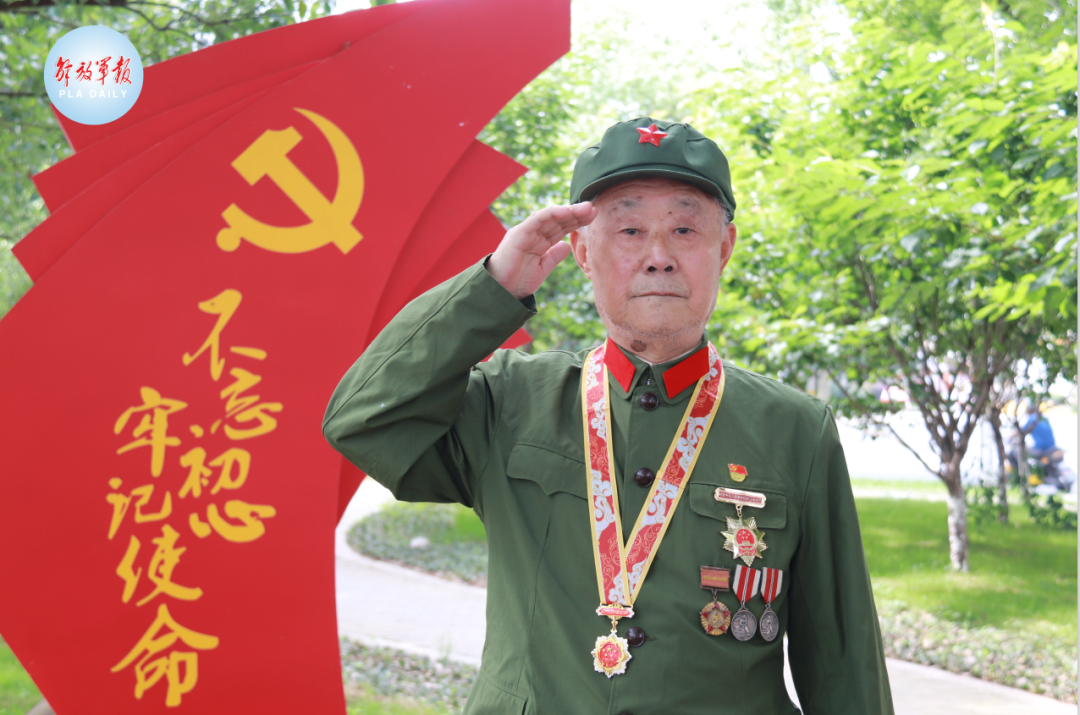 程存义：1928年2月出生，1949年7月入伍，1956年12月加入中国共产党。