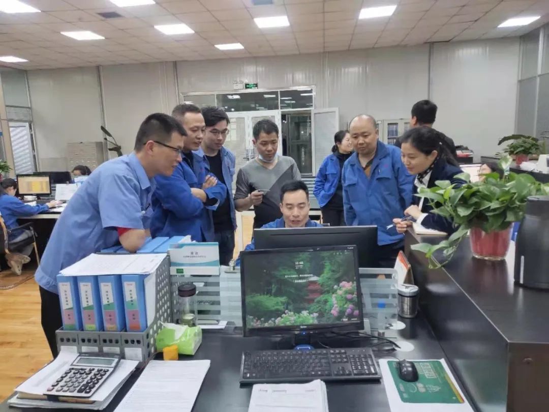 张萍老师带学生参观甲方企业