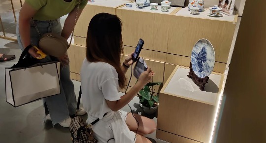 陶溪川“非遗百匠”带货直播：百名年轻主播“吆喝”新品