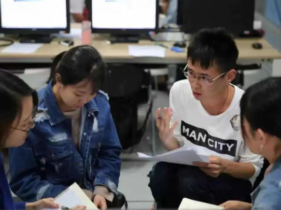 实训课堂,小组讨论