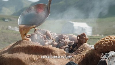 刀什哈,不用锅,野性十足的原汤化原食。图 / 《风味原产地·甘肃》