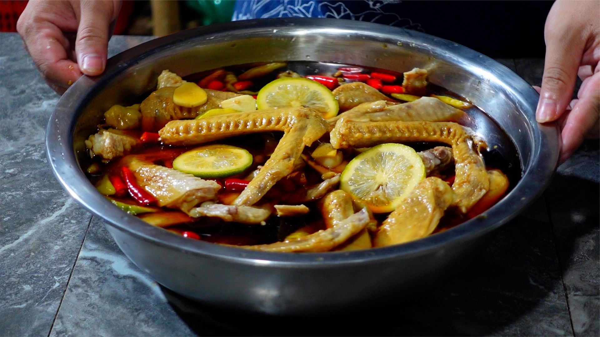 朋友靠这柠檬鸭翅日赚3000,配方和步骤全分享给你,学会即可出摊