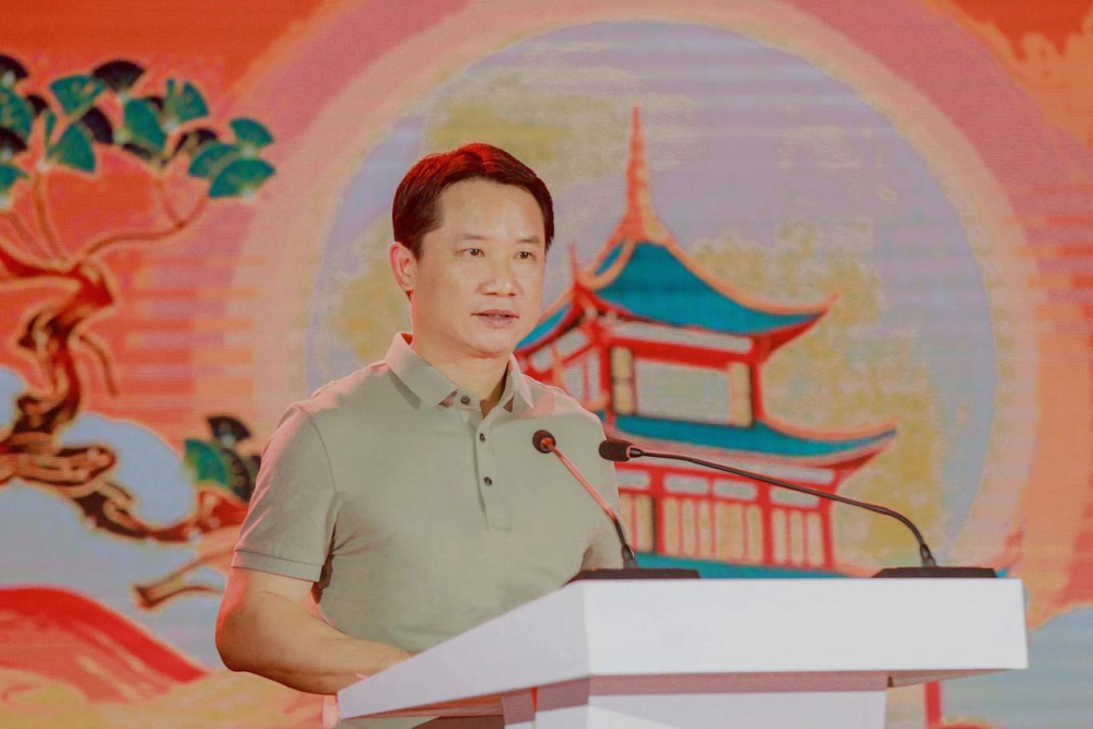图为茅台集团党委书记、董事长丁雄军致辞
