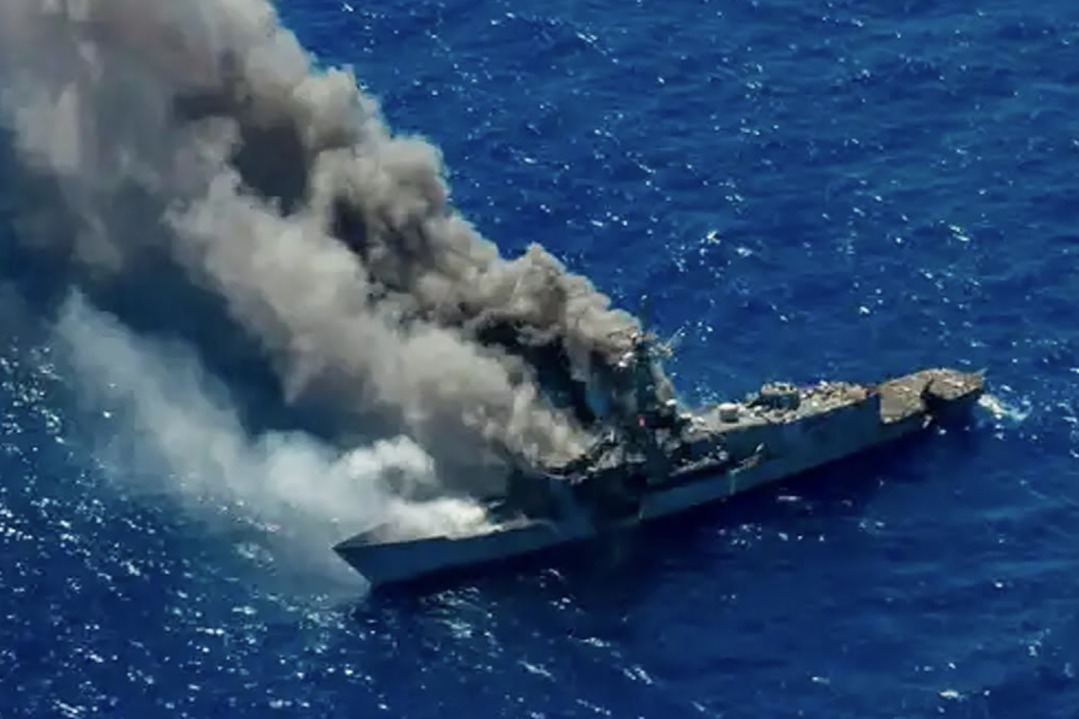 用制导炸弹对靶船凌空轰炸!此举在现代海战中是否有实战价值?