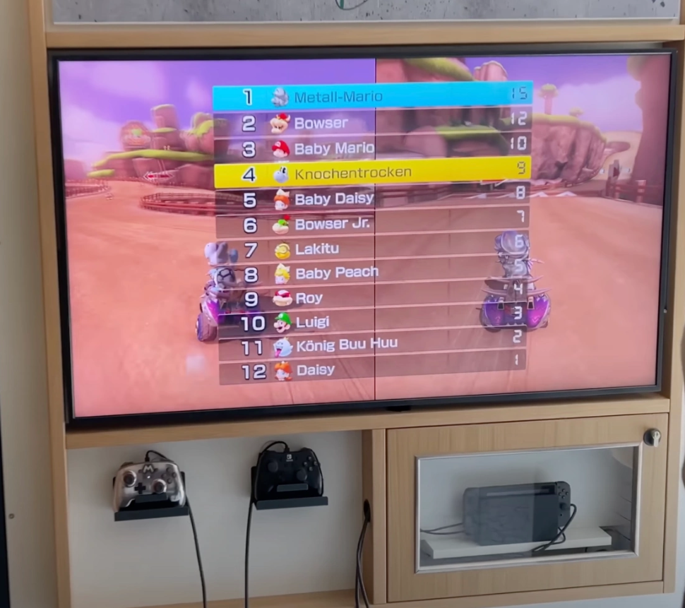 在休息室内,有供孩子们玩的任天堂Switch游戏机