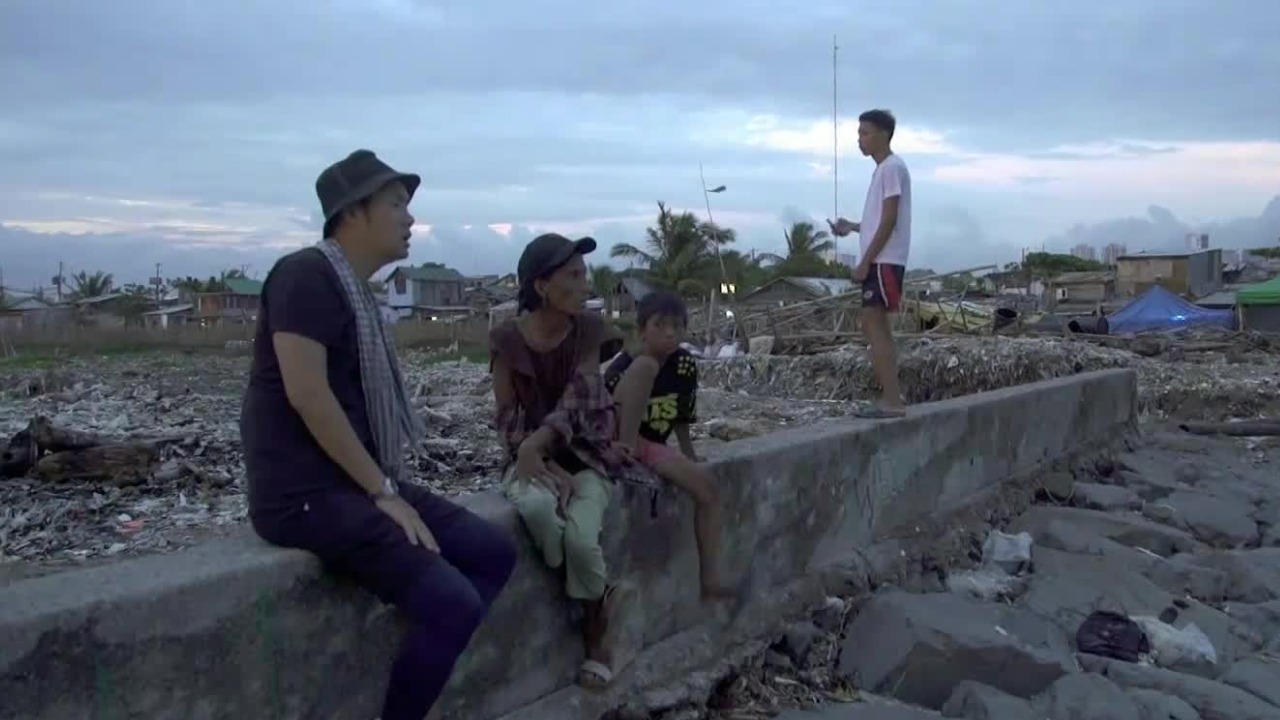 栖身于贫民窟，仅有的资源就是城市的垃圾，菲律宾贫民自食其力自强不息