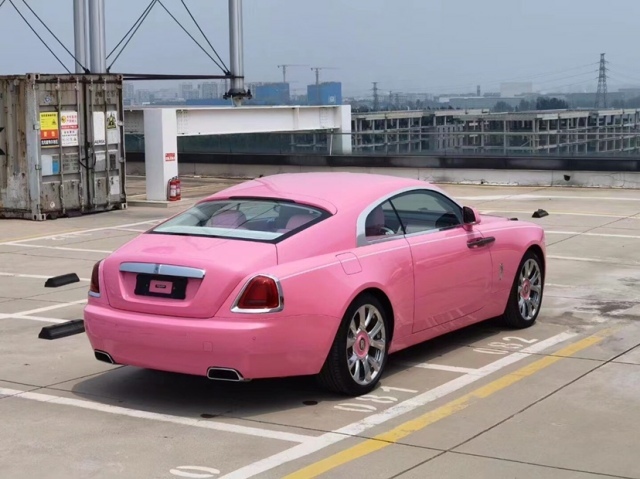 玫琳凯粉红色轿车图片