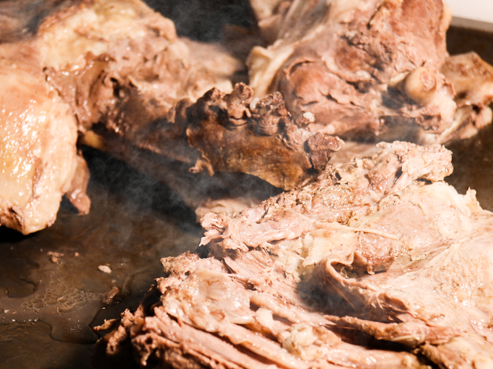 甘肃人的羊肉泡馍,羊肉才是绝对主角。摄影 / 谢影狮