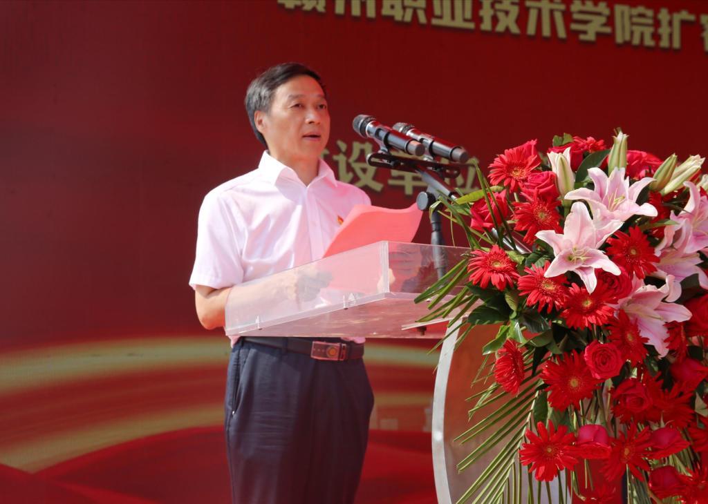 学院党委副书记、院长黄鹏致辞