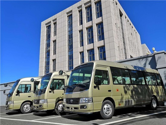 丰田考斯特6座价格及图片考斯特6座图片（爱马仕皮带怎么扣紧视频）