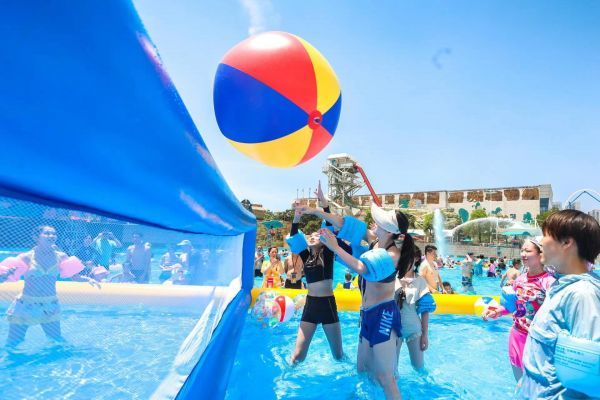 水上排球赛清凉开赛.