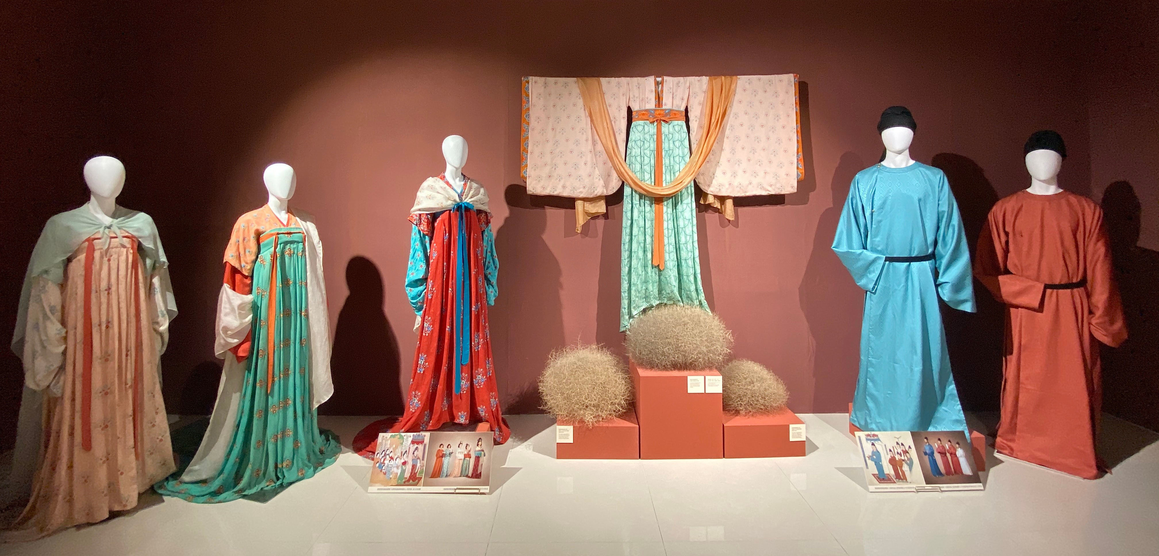 敦煌壁画时装秀杀疯了古人穿剩下的流行街头