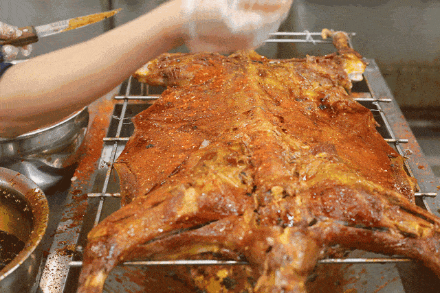 人气推荐烤全羊