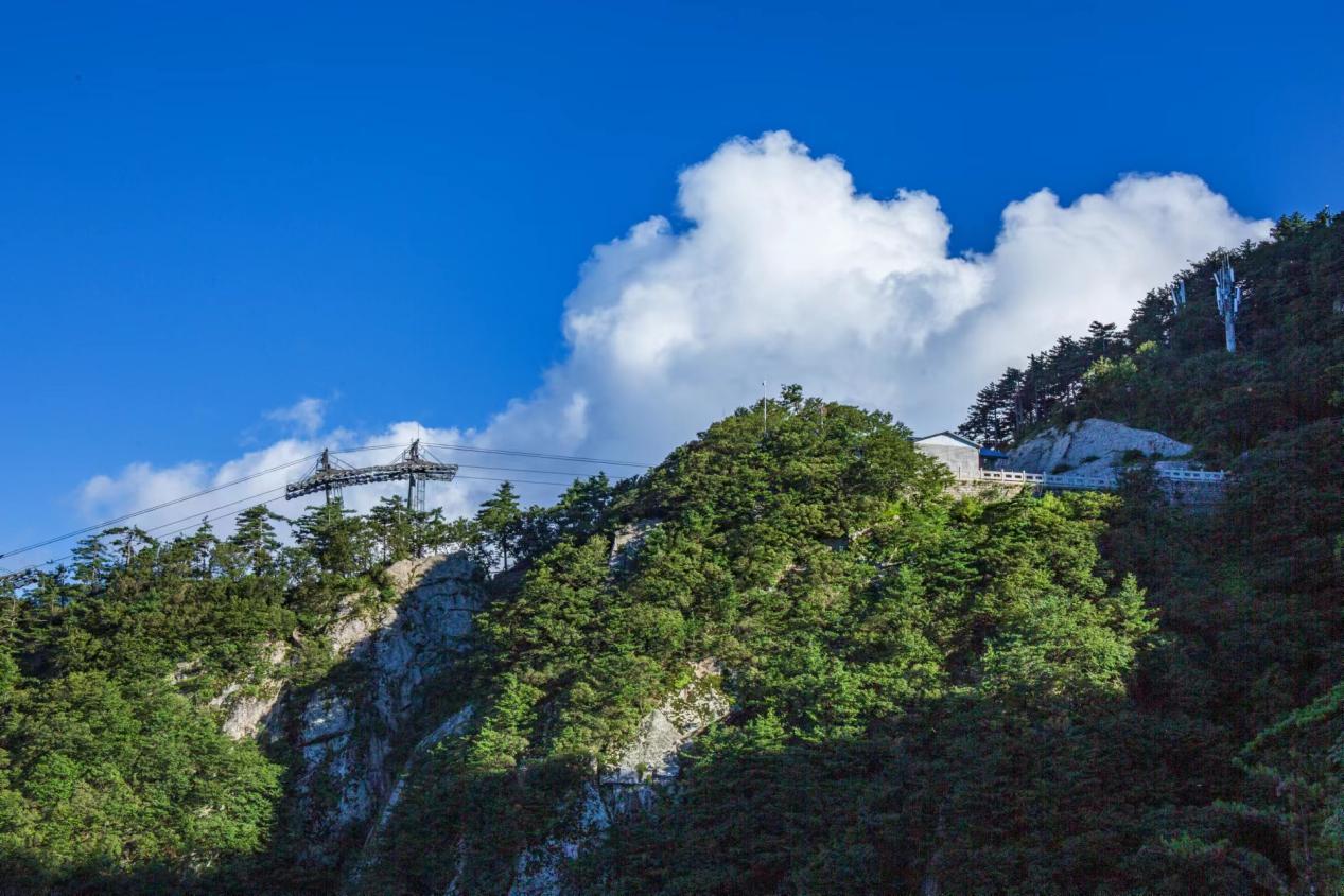 鲁山山脉图片