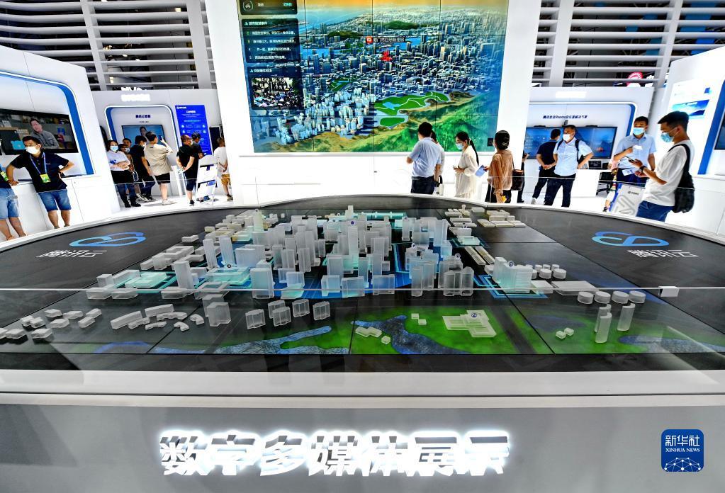 7月23日，参观者在第五届数字中国建设成果展上参观。