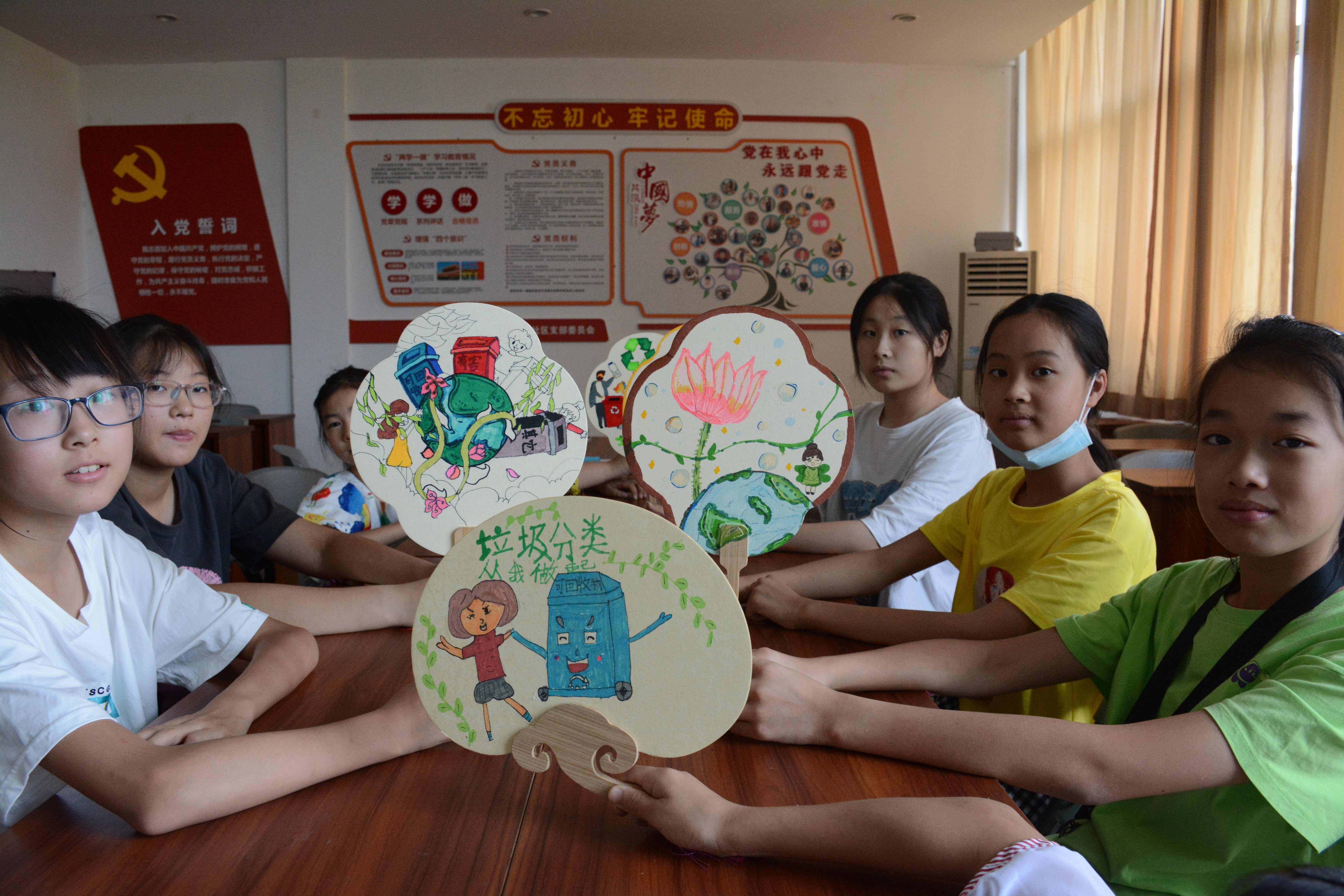 江北梅堰社区开展"童心妙笔,描绘绿色"垃圾分类绘画活动