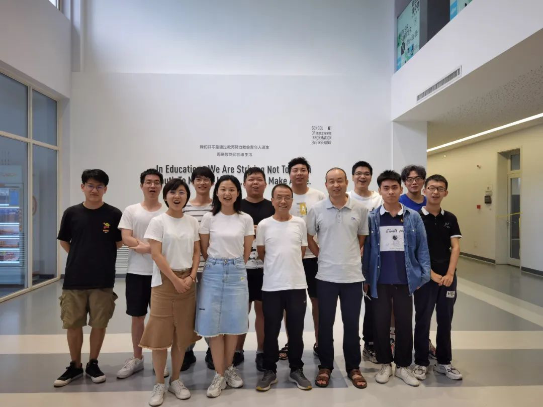 项目组老师、学生合影