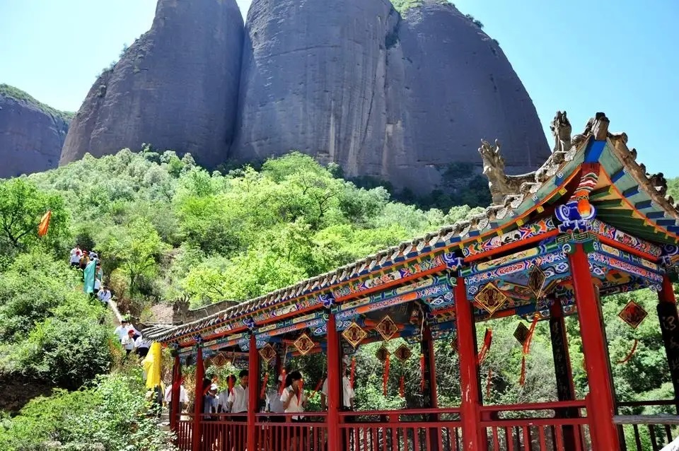 在甘肃天水，遇见世界最大摩崖浮雕造像……