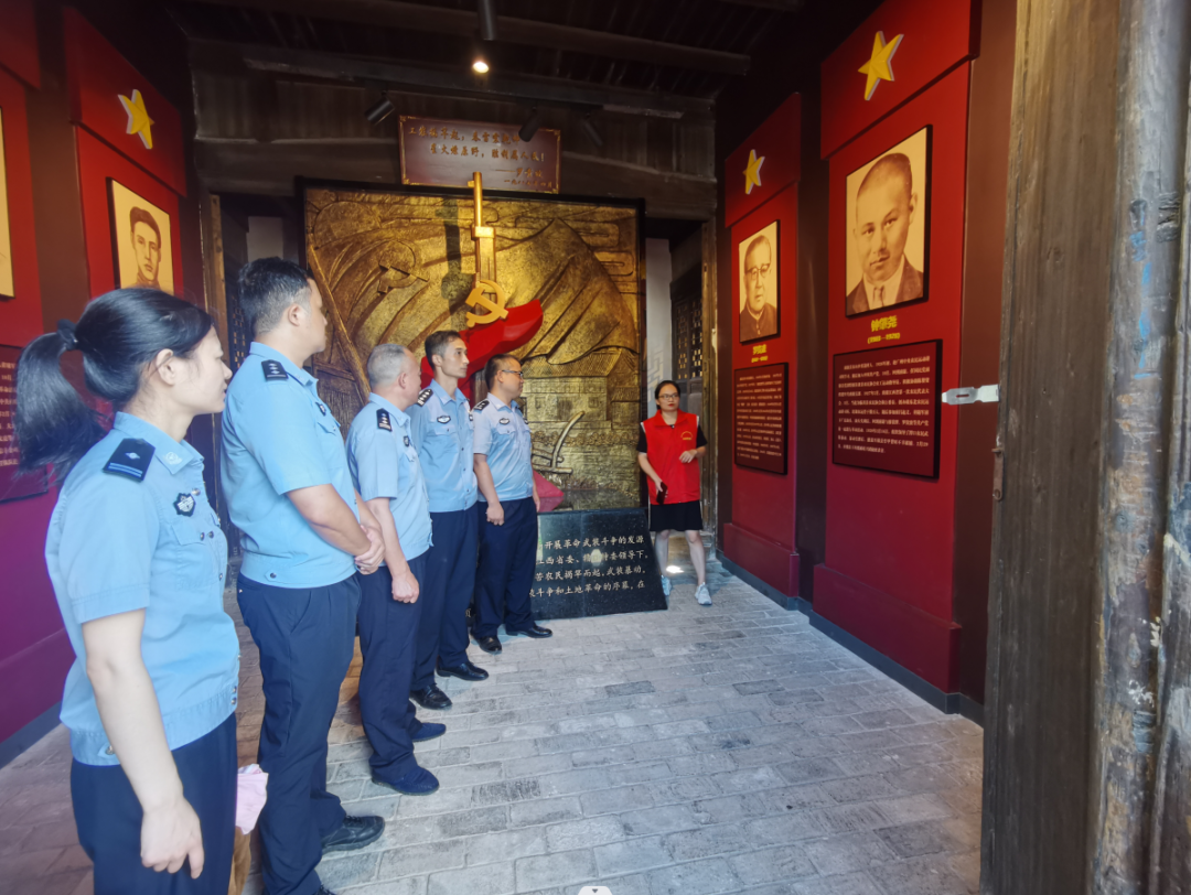 蓉江新区高校园区派出所党支部：党建引领 打造一流公安干部队伍