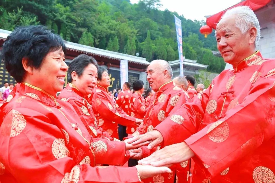 活动议程四:唱诵赞词活动议程五:封印盖章活动议程六:互锁同心活动