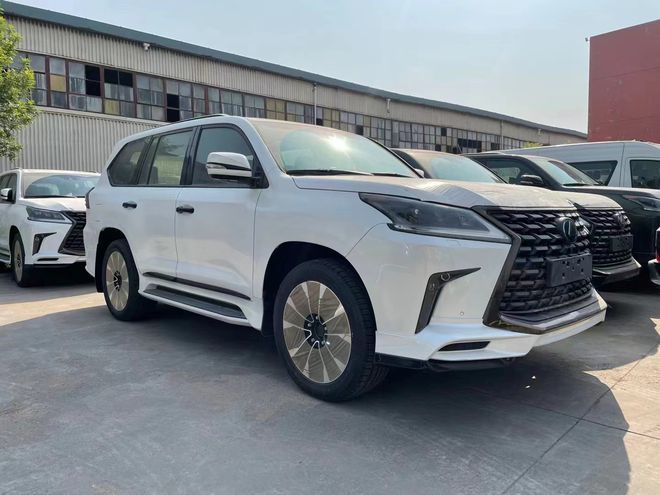 22款雷克萨斯lx570独到的座椅设计,使第二排座椅只需