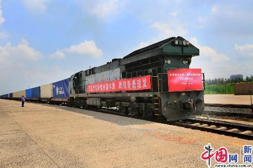 8月1日，吉林省首趟中欧班列汽车零部件专列从长春兴隆铁路口岸驶出。中国网发刘慎库/摄