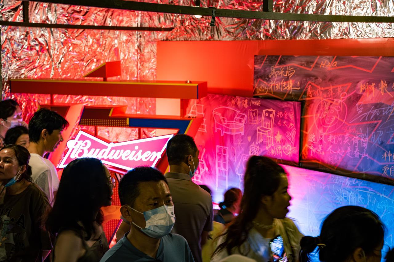 老长沙烟火气与西方艺术的碰撞 孟菲斯设计艺术展在文和友开展