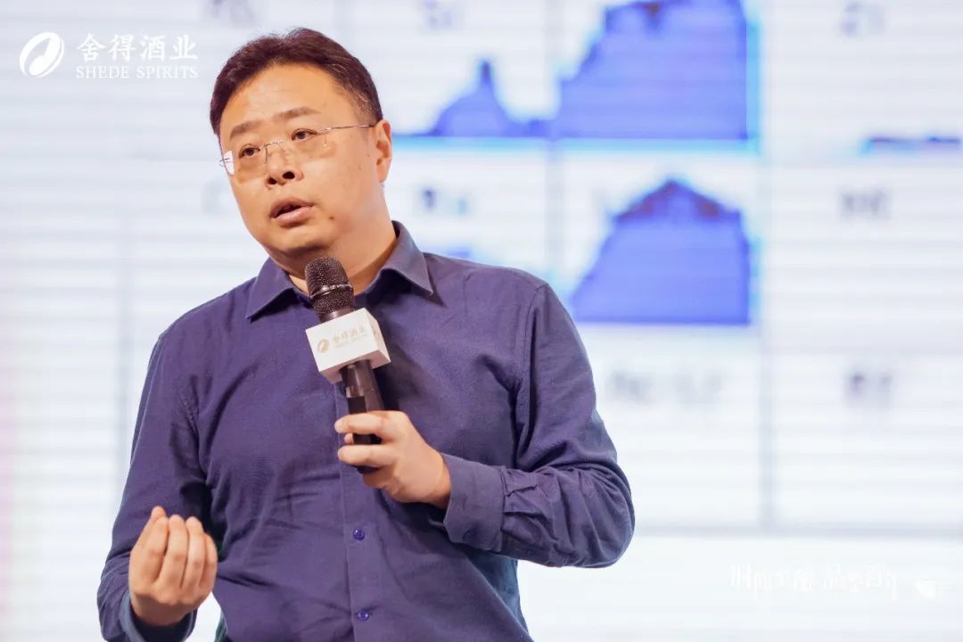 东方证券首席经济学家邵宇发表演讲