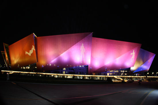 图为榆林体育中心体育场。